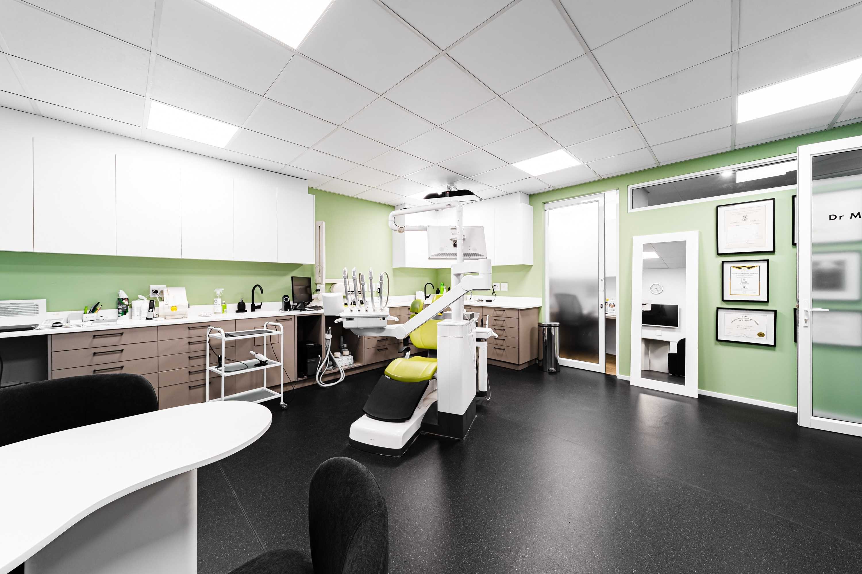 enamel-clinic-green-dentist-room